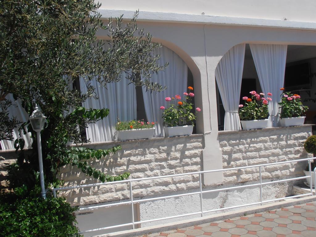 Apartments Adria Jadrija Exterior foto